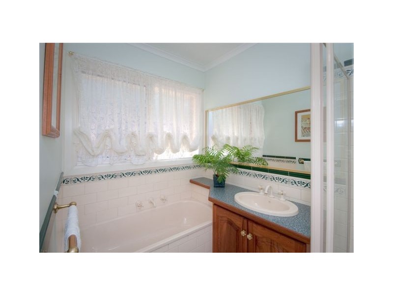 9 Fullwood Drive, Sunbury VIC 3429