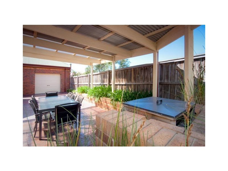9 Fullwood Drive, Sunbury VIC 3429