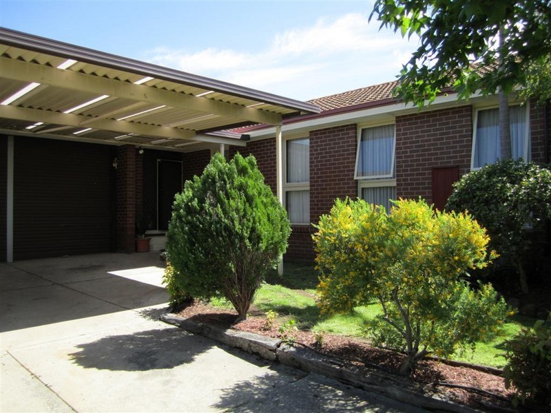 27 Dobell Avenue, Sunbury VIC 3429
