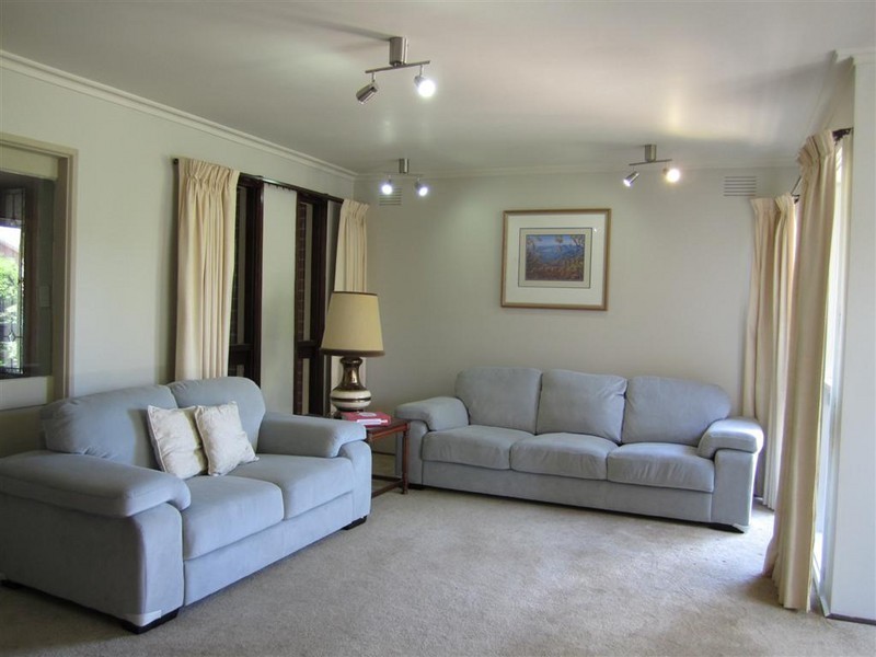 27 Dobell Avenue, Sunbury VIC 3429