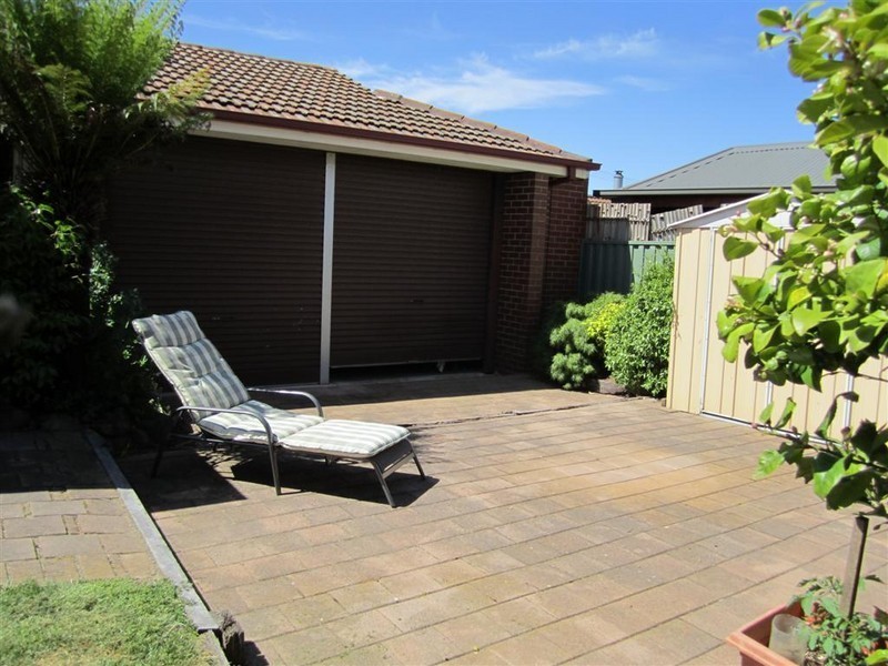 27 Dobell Avenue, Sunbury VIC 3429