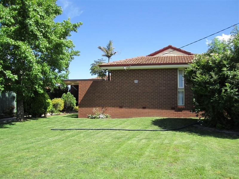 27 Dobell Avenue, Sunbury VIC 3429