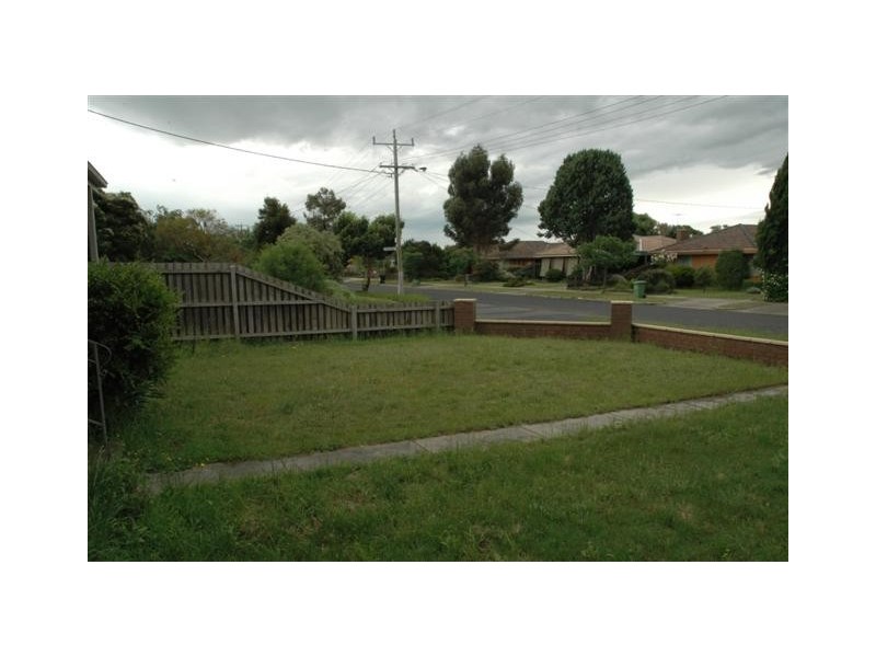 9 Lindsay Avenue, Sunbury VIC 3429