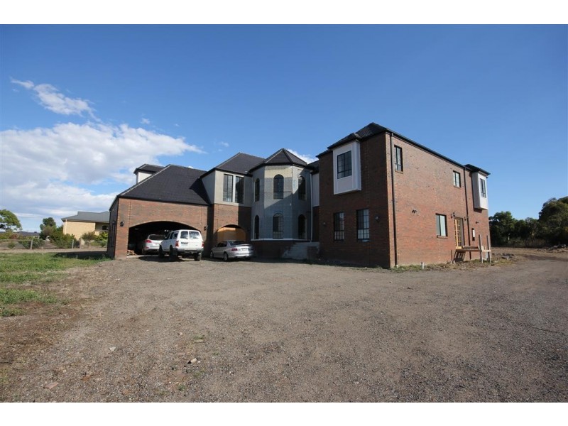 52 Highgrove Drive, Sunbury VIC 3429