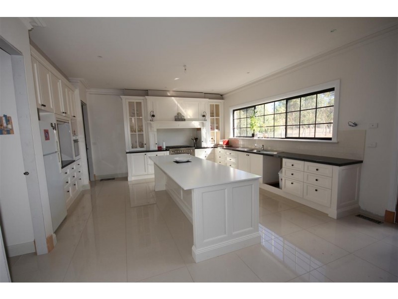 52 Highgrove Drive, Sunbury VIC 3429