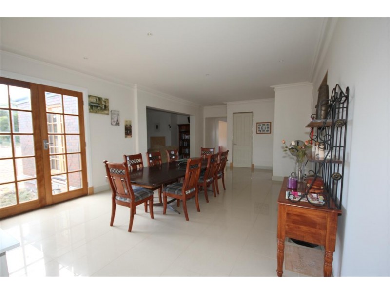 52 Highgrove Drive, Sunbury VIC 3429