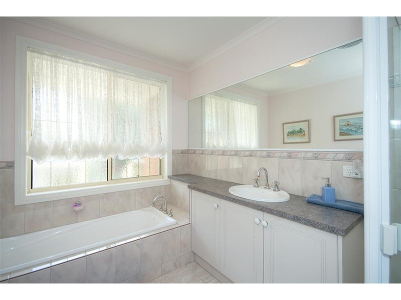35 Dadswell Court, Sunbury VIC 3429