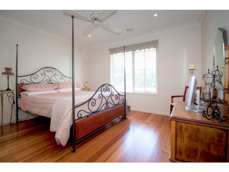 26 Heysen Dr, Sunbury VIC 3429