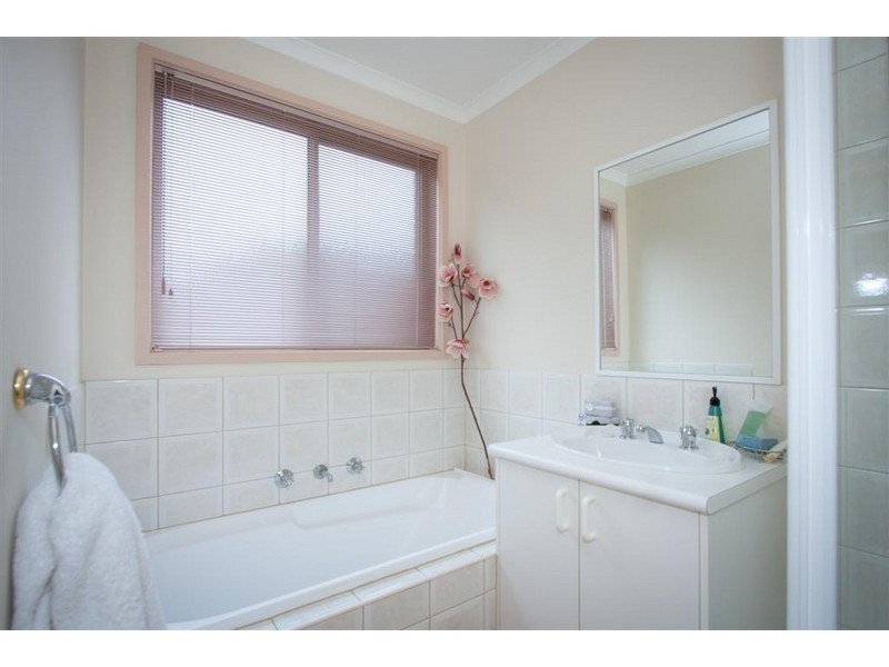 90 Sorbonne Drive, Sunbury VIC 3429