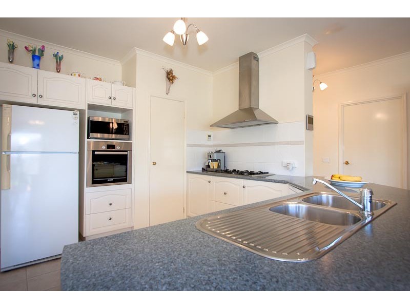 14 Yallop Crescent, Sunbury VIC 3429