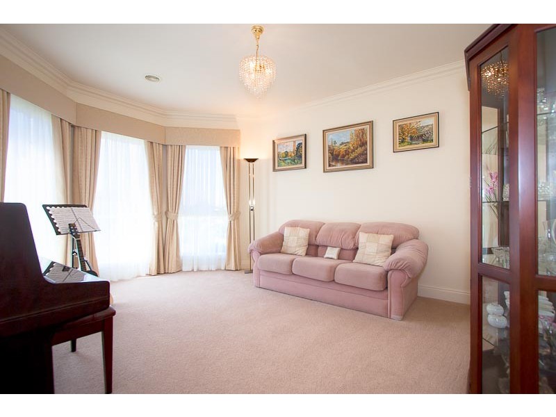 14 Yallop Crescent, Sunbury VIC 3429