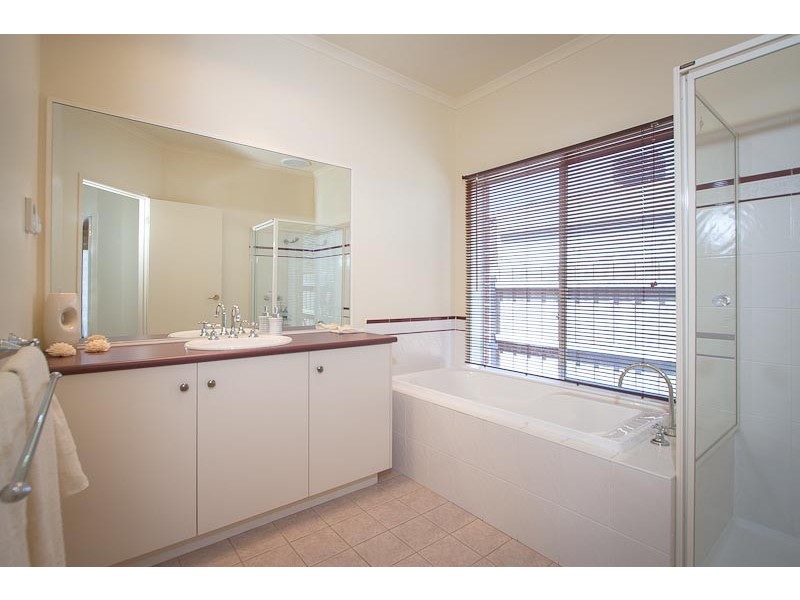 14 Yallop Crescent, Sunbury VIC 3429