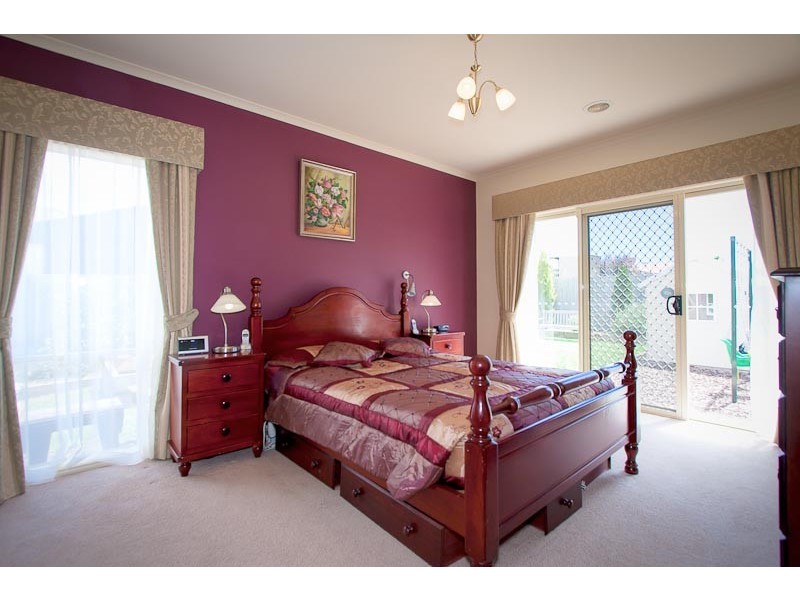 14 Yallop Crescent, Sunbury VIC 3429