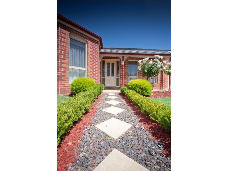 14 Yallop Crescent, Sunbury VIC 3429