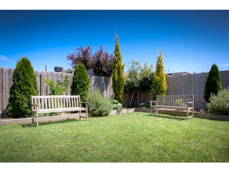 14 Yallop Crescent, Sunbury VIC 3429
