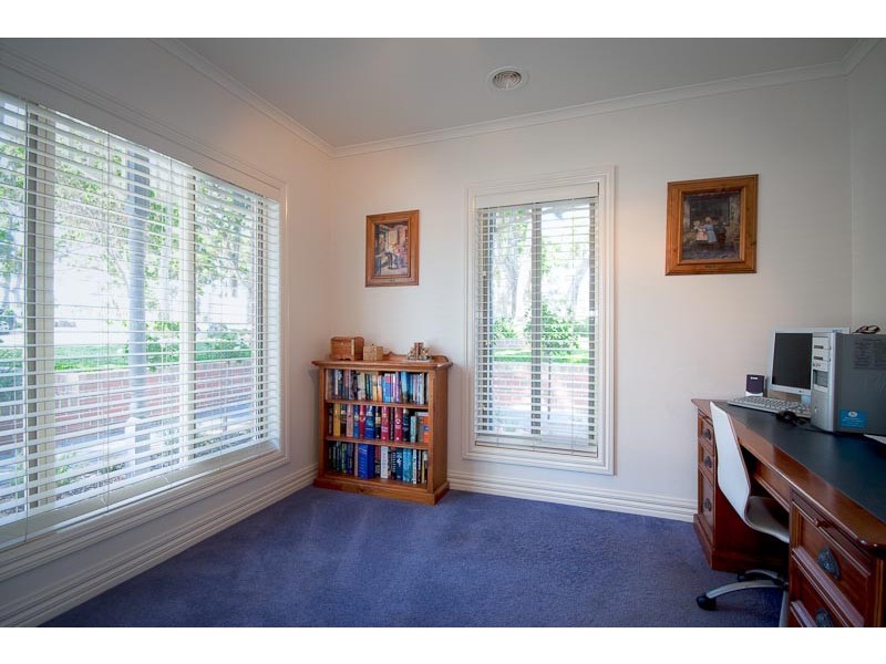 2 Mallee Court, Sunbury VIC 3429