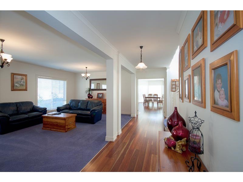 2 Mallee Court, Sunbury VIC 3429