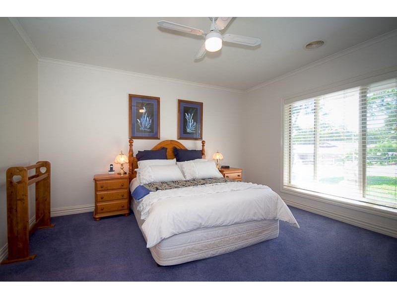2 Mallee Court, Sunbury VIC 3429