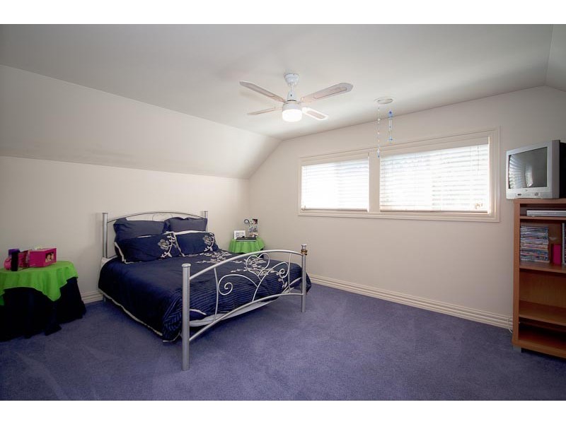 2 Mallee Court, Sunbury VIC 3429