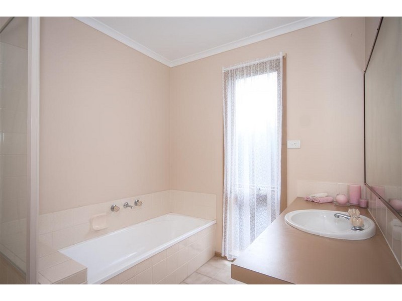 6 Harcombe Drive, Sunbury VIC 3429