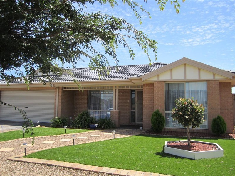 6 Massie Circuit, Sunbury VIC 3429