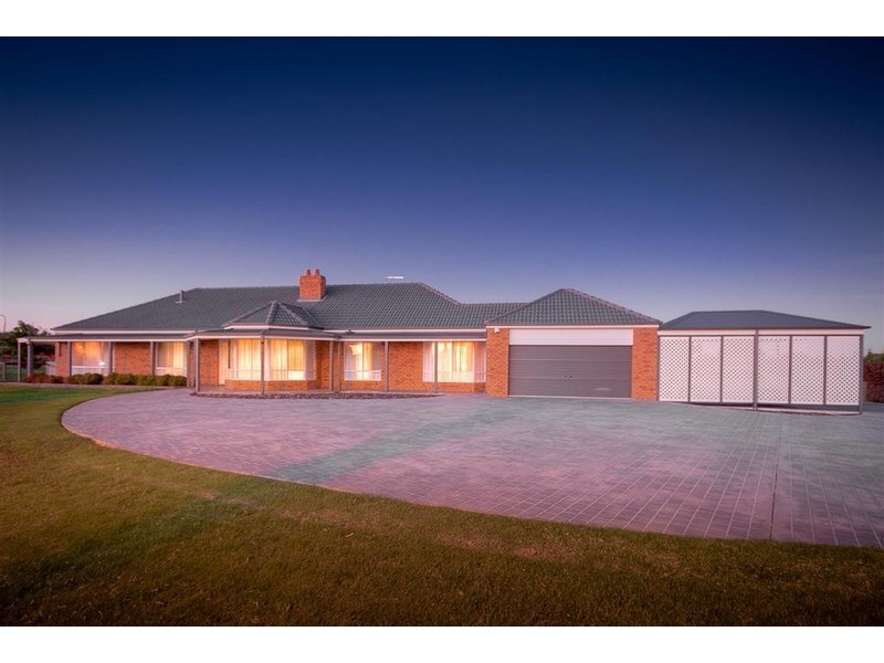 34 Rolling Meadows Drive, Sunbury VIC 3429