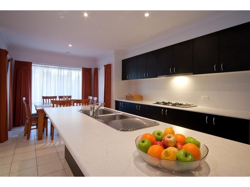 34 Rolling Meadows Drive, Sunbury VIC 3429