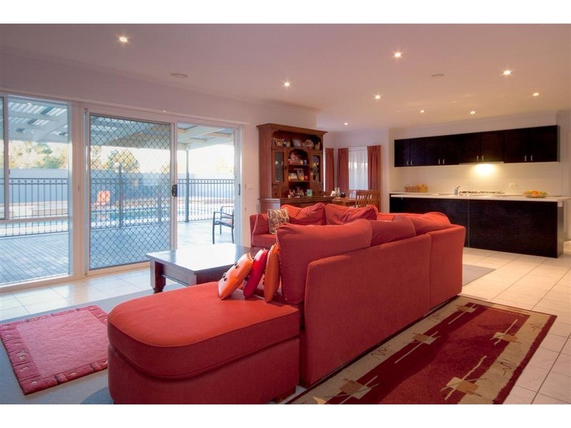 34 Rolling Meadows Drive, Sunbury VIC 3429