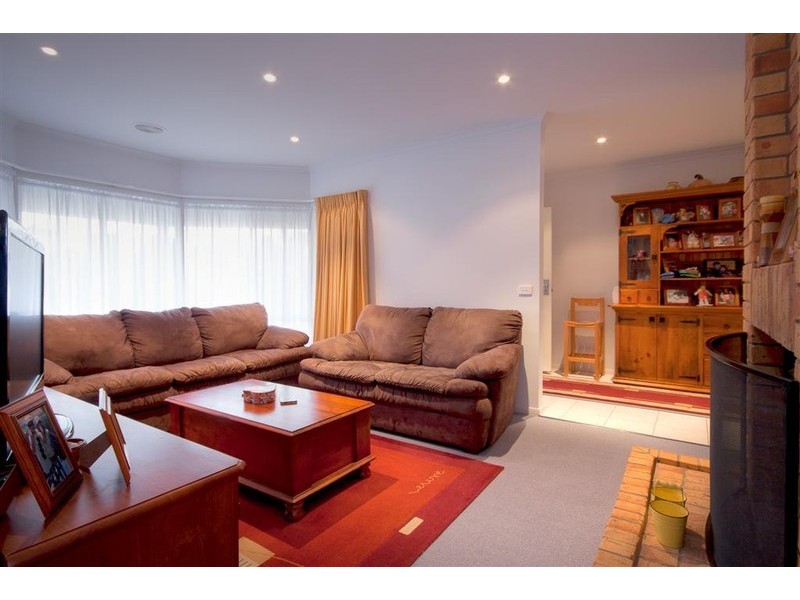 34 Rolling Meadows Drive, Sunbury VIC 3429