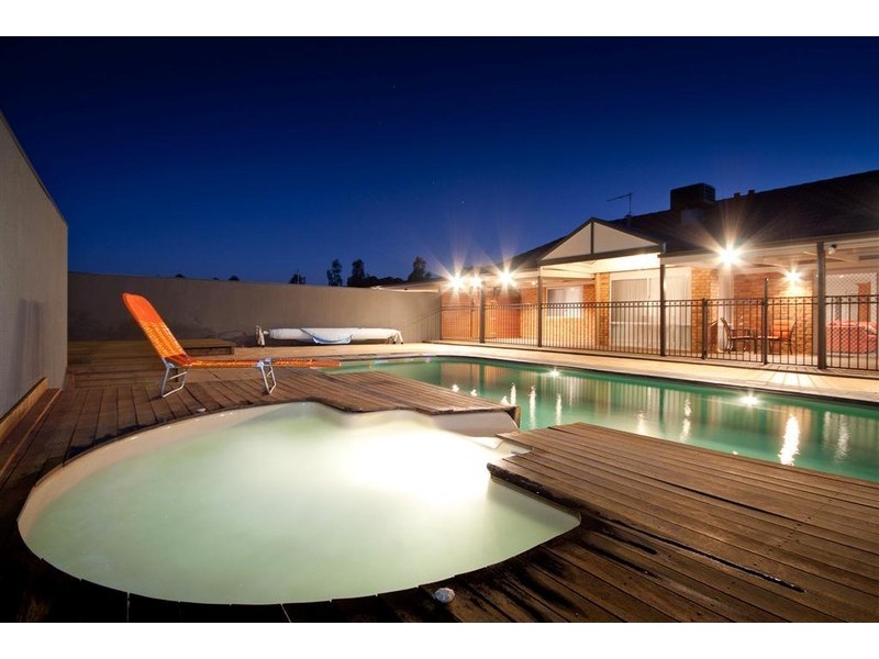 34 Rolling Meadows Drive, Sunbury VIC 3429