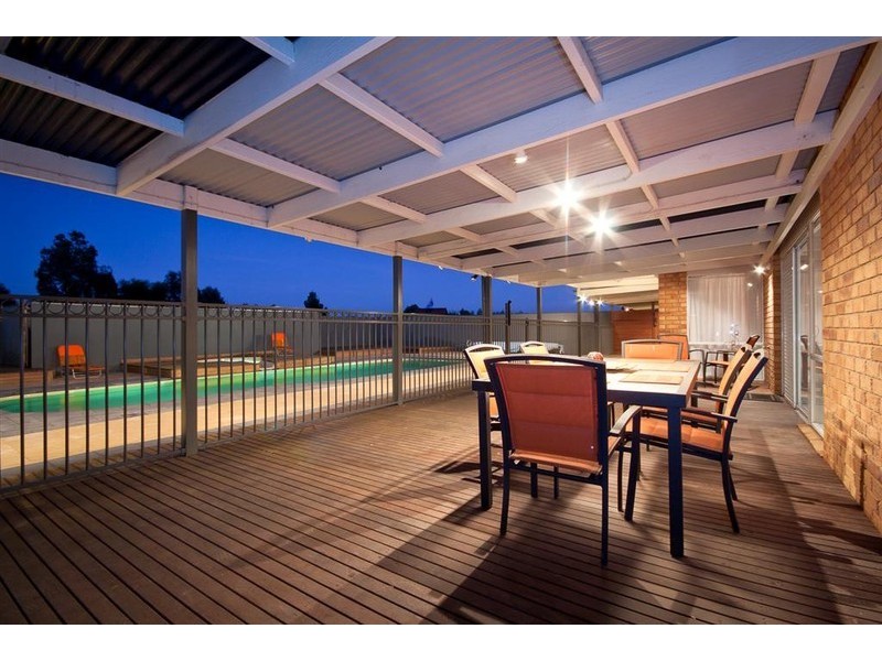 34 Rolling Meadows Drive, Sunbury VIC 3429