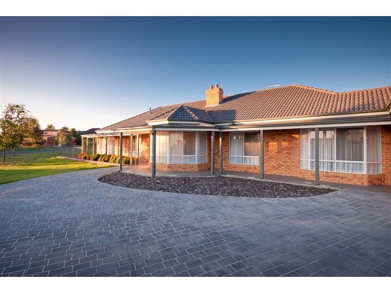 34 Rolling Meadows Drive, Sunbury VIC 3429