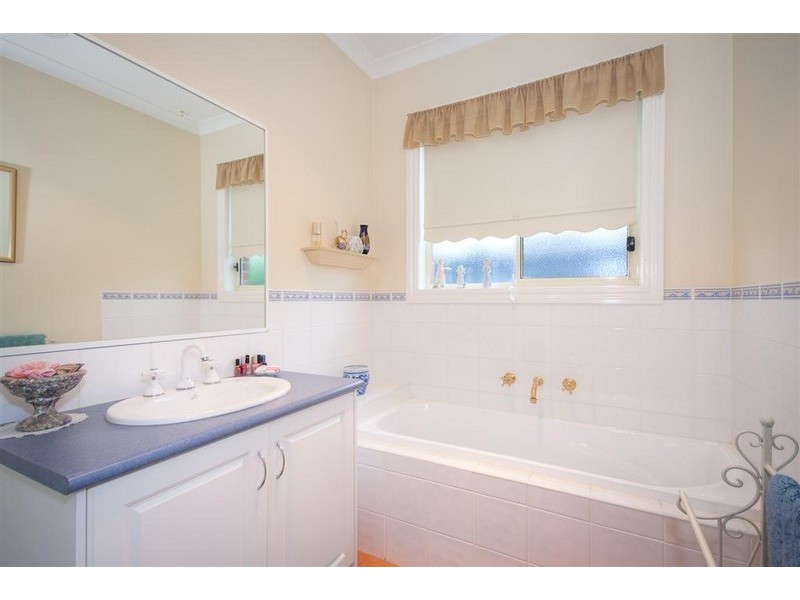 1/53 Riddell Road, Sunbury VIC 3429