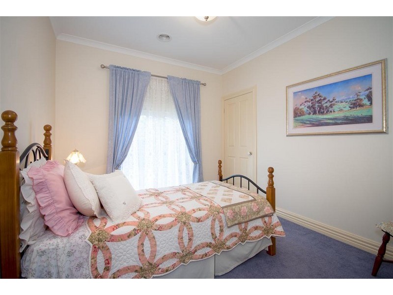 1/53 Riddell Road, Sunbury VIC 3429