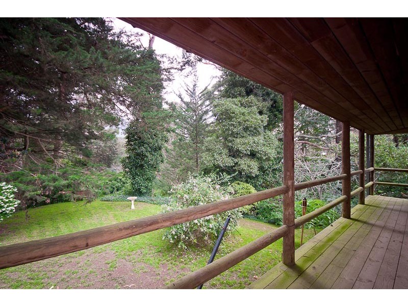 2 Anzac Rd, Mount Macedon VIC 3441