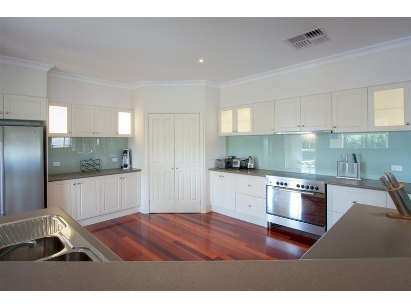 4 Treefern Drive, Sunbury VIC 3429