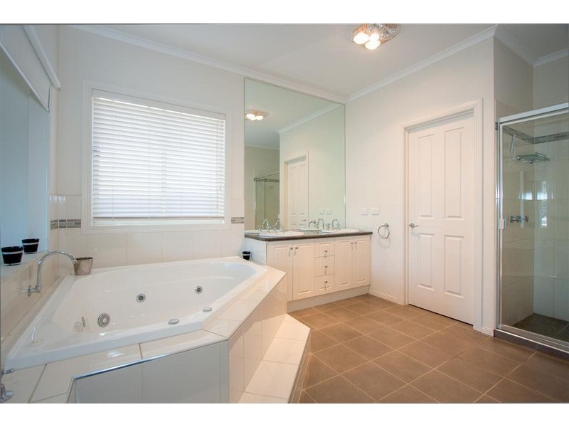 4 Treefern Drive, Sunbury VIC 3429