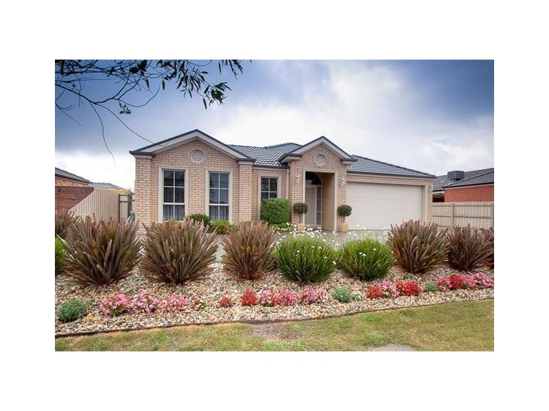 8 Orchardview Grove, Sunbury VIC 3429