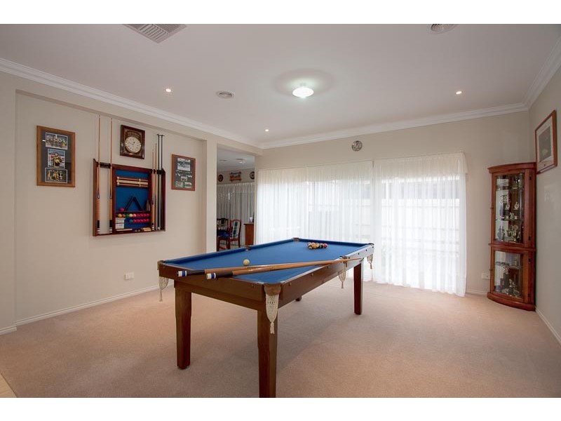 8 Orchardview Grove, Sunbury VIC 3429