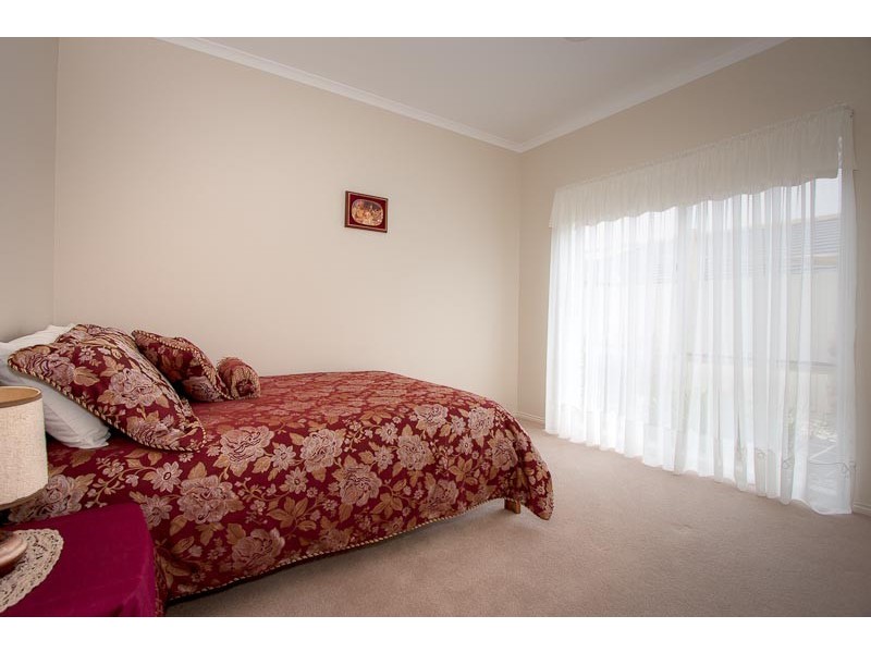 8 Orchardview Grove, Sunbury VIC 3429