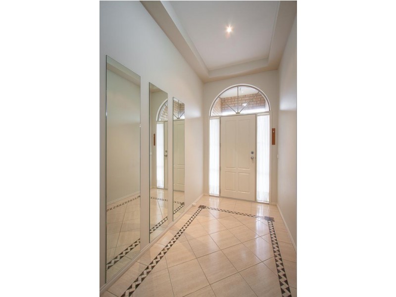 8 Orchardview Grove, Sunbury VIC 3429