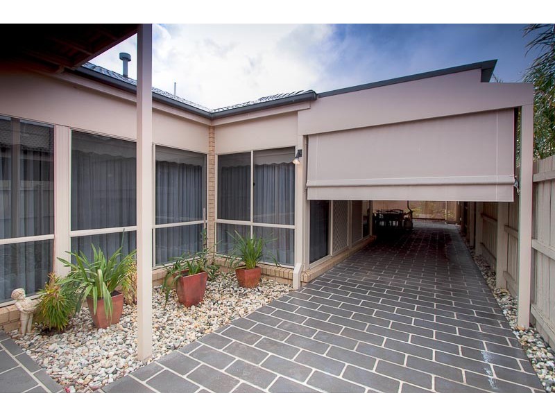 8 Orchardview Grove, Sunbury VIC 3429