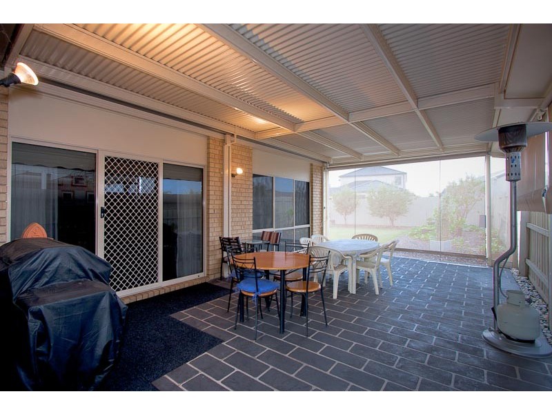 8 Orchardview Grove, Sunbury VIC 3429
