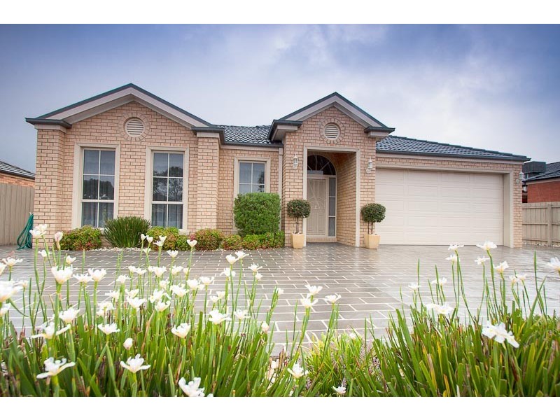 8 Orchardview Grove, Sunbury VIC 3429