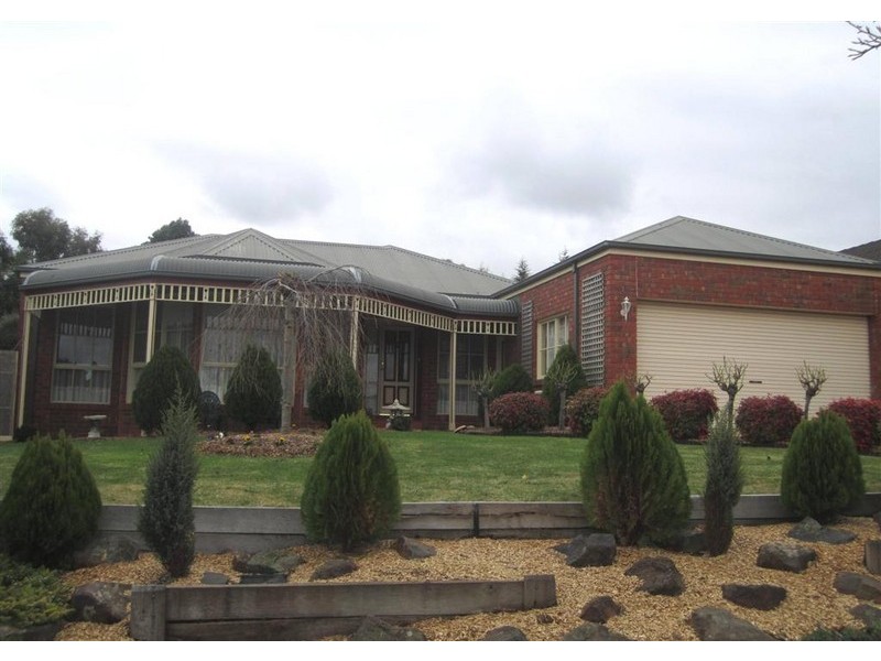 4 Fairbairn Grove, Sunbury VIC 3429