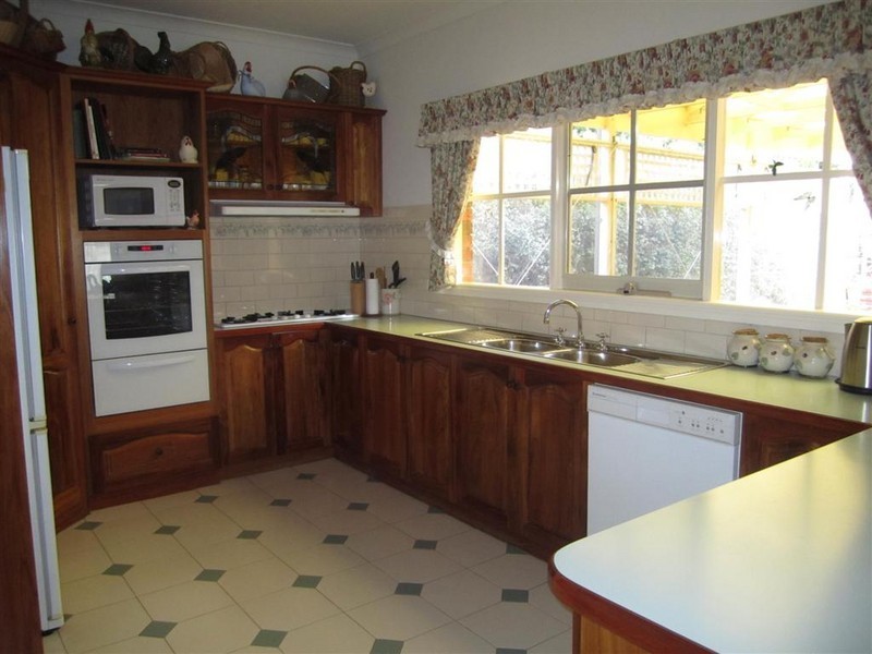 4 Fairbairn Grove, Sunbury VIC 3429