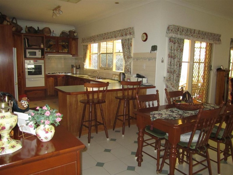 4 Fairbairn Grove, Sunbury VIC 3429