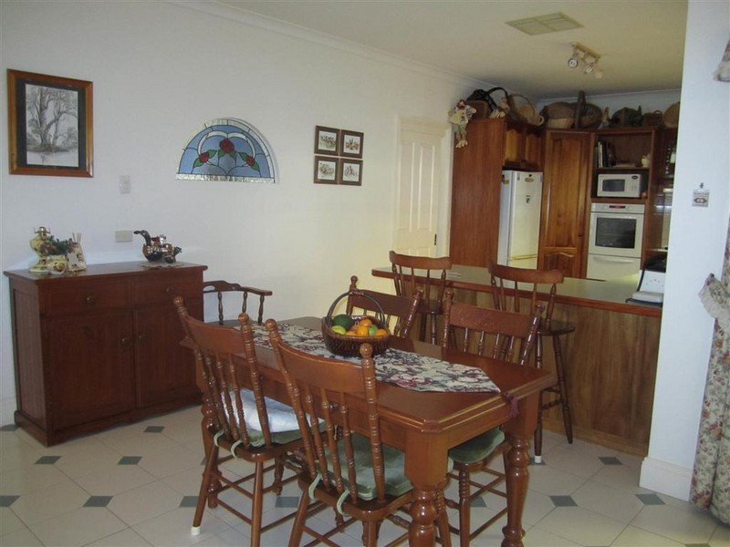 4 Fairbairn Grove, Sunbury VIC 3429