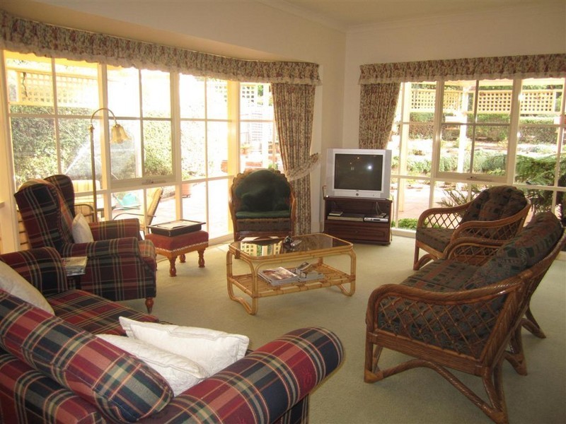 4 Fairbairn Grove, Sunbury VIC 3429