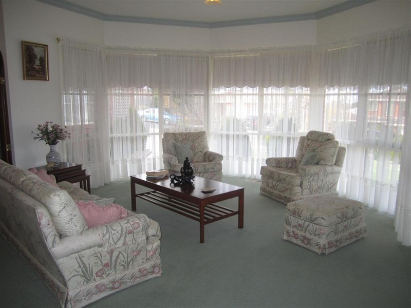 4 Fairbairn Grove, Sunbury VIC 3429